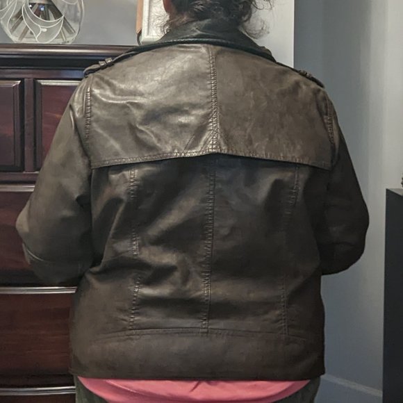 ❌SOLD❌  Nadia Aboulhosn x Addition Elle Vegan Leather Jacket - Picture 3 of 8